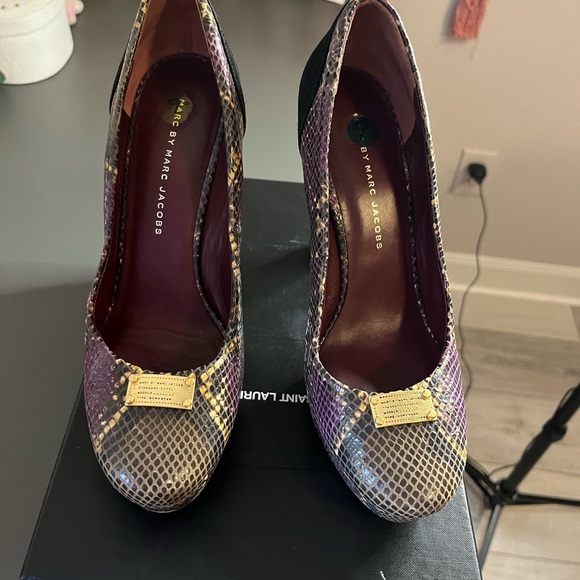 Marc Jacobs Shoes - Marc Jacoba snakeskin and suede pumps
